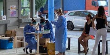 Ambasada greke: Pse po e mbajmë ende Shqipërinë në zonën e kuqe të infeksionit
