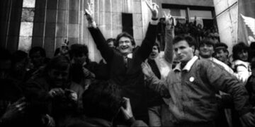 Non Grata…duhet të ishte në Hagë?! 3 mars 1997, ja si Sali Berisha u vetëshpall President Republike me popull në luftë civile!