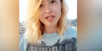 Reagon vajza që u zhvesh në protestën e sheshit “Skënderbej”: Zhveshja s’është turp, turp është të dëmtosh dikë