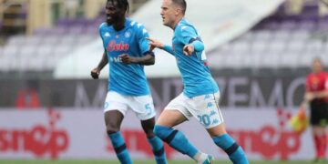 Napoli fiton ndaj Fiorentinës, zbret Juventusin në vendin e pestë