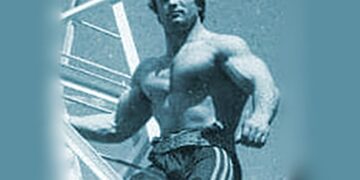 Dosja sekrete: Agjenti ‘Shqiponja’ njofton se Aleksandër Kondo ka marrë flori e 1000 dollarë me vete dhe ai ka pretendime për trupin e tij të bukur në Hollivud…