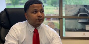 U braktis në kosh plehrash, milioneri ka një mesazh të fortë: Mos lejoni që rrethanat tuaja të përcaktojnë kush jeni