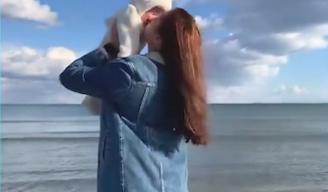VIDEO/ Pamje rrëqethëse! Bashkëshorti e m.byti me duart e tij: Dalin momentet e fundit kur 20-vjeçarja luante më foshnjën e saj