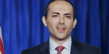 Shqiptari merr postin e rëndësishëm në Dhomën e Përfaqësuesve të Floridës! VOA: Rrugëtimi i Ardian Zikës, mishërim i ëndrrës amerikane!
