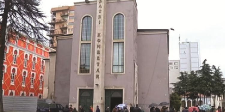 Kushtetuesja nis shqyrtimin për shembjen e teatrit: Bie kërkesa për të thirrur dëshmitarë Ramën dhe Veliajn, shtyhet marrja e vendimit