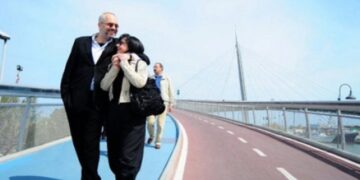 Zbardhet pasuria e Ramës: Kryeministri dhe djali përfitojnë 1.8 milionë lekë dhe 25 mijë euro nga veprat e artit, bashkëshortja 7.7 mln lekë në llogari
