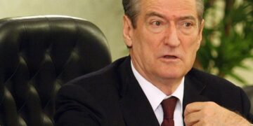 Padia e çuditshme e “shqiptarit Sali” në gjykatën franceze ndaj Sekretarit Amerikan! Berisha: Është i shtrenjtë por do e paguaj me kontribute të përbashkta!