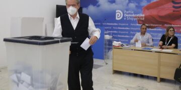 Berisha kërcënon sërish SHBA! Deklaron se i qëndron angazhimit për të marrë frenat e PD: 2 orë takim kokë më kokë me Bashën