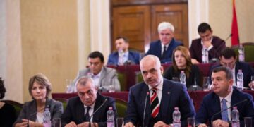 Rama jep sinjalet e para për qeverinë e re, 9 ministra rrezikojnë largimin në shtator, vetëm 7 emra futen në Presidiumin e Kongresit, ja lista