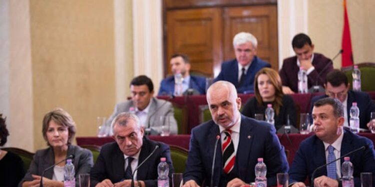 Rama jep sinjalet e para për qeverinë e re, 9 ministra rrezikojnë largimin në shtator, vetëm 7 emra futen në Presidiumin e Kongresit, ja lista