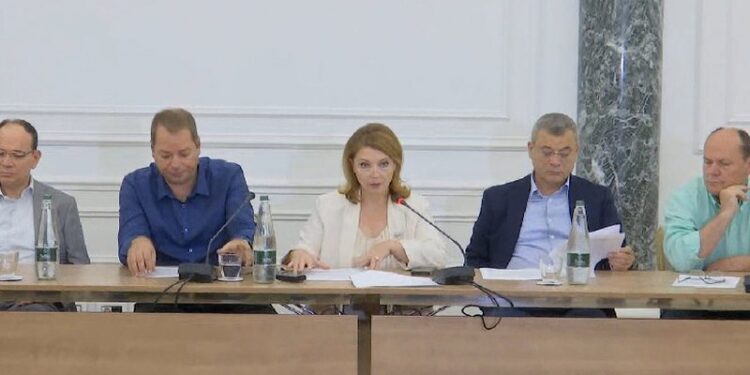 “Partia Demokratike jashtë shtratit ligjor”! Dalin në një konferencë urgjente grupimi ‘Për PD-në’: Arben Ristani zbardh shkeljet e Lulzim Bashës