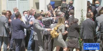 Incident i rëndë në takimin Biden – Putin, agjentët rusë kapin …