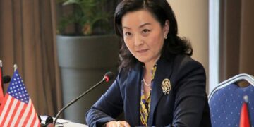 Ultimatumi i Biden! Ambasadorja Yuri Kim del me mesazhin e fuqishëm dhe paralajmëron ‘tërmet’ në politikën shqiptare: Do i’u pezullojmë hyrjen në SHBA…!