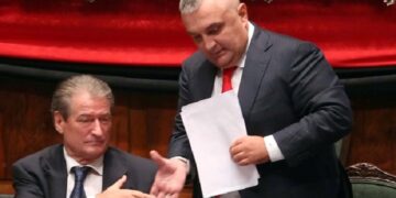 “Herën e parë dhashë dorëheqjen për Shkëlzenin”! Murrizi nxjerr sherrin e fortë të Ilir Metës dhe Sali Berishës: Kjo video është një përgjigje për çdo fundërrinë që shfaqet si mender demokrat nëpër studio