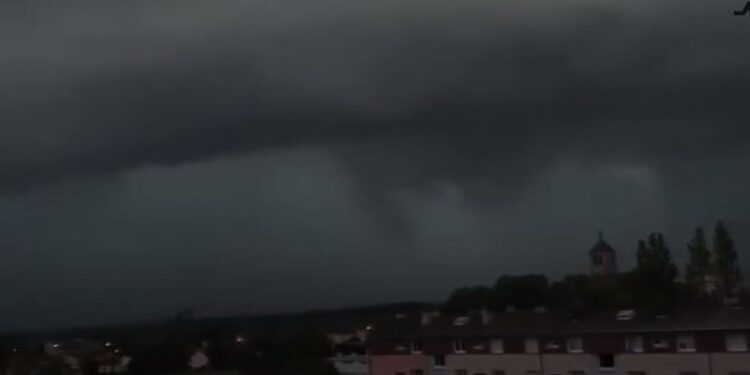 Ndodh “apokalipsi”, dita bëhet natë për disa momente (Publikohet VIDEO-ja e frikshme)