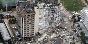 “Zemër pishina po fundoset”! Një grua po fliste në telefon me burrin në momentin që ndërtesa 12 katëshe ra