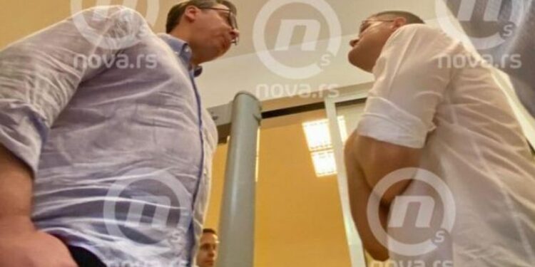 “Ejani dhe më rrihni”! Përshkallëzon situata në Serbi: Vuçiç dridhej i tëri kur përballë tij shkoi…