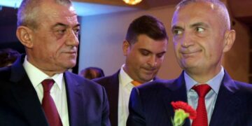 Falenderime të veçanta për Nanon dhe Metën! Gramoz Ruçi largohet nga PS dhe politika