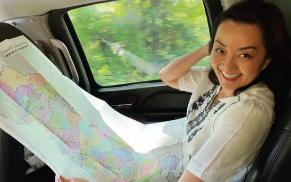 Surpriza e këndshme e Yuri Kim, çfarë po bënë ambasadorja me hartën e Shqipërisë