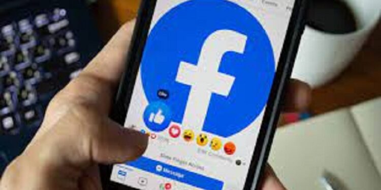 Facebook pezullon për dy vjet llogaritë e Trump! Ish-presidenti: Fyerje e madhe!