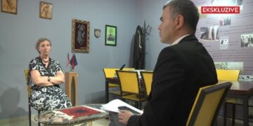 Aishe Haklaj kthehet pas 12 vitesh në Shqipëri! Rrëfen përndjekjen e familjes së saj nga regjimi i Berishës