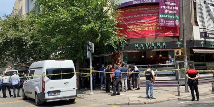 Tronditëse në Turqi! I papuni hyn brenda selisë së partisë pro-kurde, dhe ekzekuton me armë politikanen (Video)