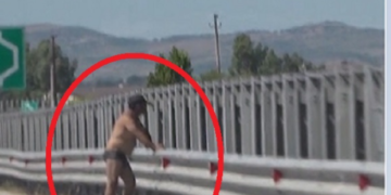 Asnjëri nuk do t’ia dijë për aksidentet, qytetari merr rreze i pashqetësuar nga makinat e autostradës së Vlorës