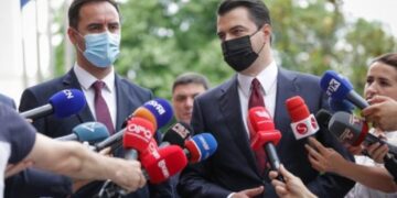 Merr zemër Lulzim Basha: Albin Kurti sjell në Tiranë bashkëpunëtorin më të ngushtë t’i vijë në ndihmë luftës së opozitës