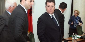 “Do shkojë si me Olldashin”! Artan Hoxha paralajmëron çfarë do të ndodhë sot në zgjedhjet e PD-së, ka një mesazh të ‘koduar’ edhe për Berishën: Rama e…