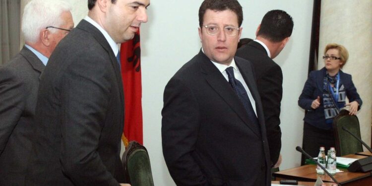 “Do shkojë si me Olldashin”! Artan Hoxha paralajmëron çfarë do të ndodhë sot në zgjedhjet e PD-së, ka një mesazh të ‘koduar’ edhe për Berishën: Rama e…