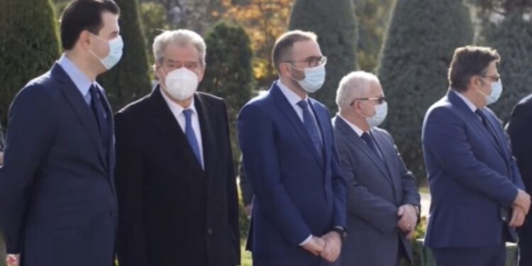 I korruptuari Berisha presion SHBA me rikthimin në krye të PD, ta përdor partinë si mburoj të familjes “non grata”