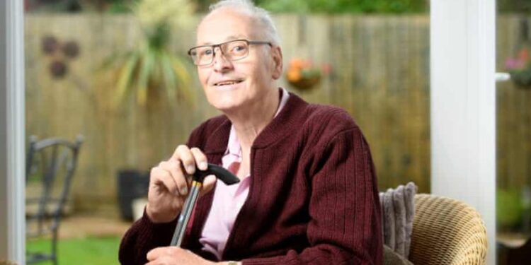 Gruaja ime përgatiti 5 herë funeralin! Historia e pabesueshme e 72 vjeçarit që qëndroi 305 ditë i infektuar me Covid