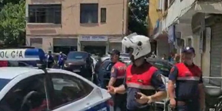 Kishte seancën e 5-të të divorcit, i riu u ekzekutua me breshëri plumbash nga vjehrri