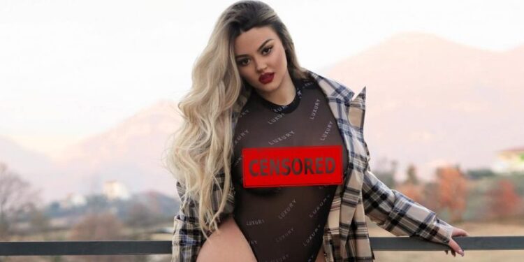 Enca i habit të gjithë, hap llogari në faqen e.rotike dhe poston foto e video siç e ka bërë nëna: Ja disa prej tyre