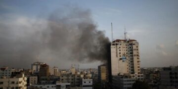 Izraeli shpjegon arsyet e bombardimit të godinave të mediave botërore