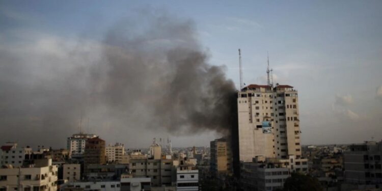 Izraeli shpjegon arsyet e bombardimit të godinave të mediave botërore