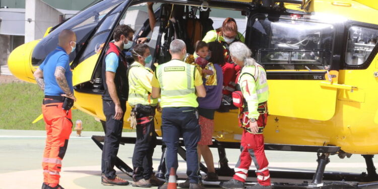 Papritur hero, shkoi për të raportuar ngjarjen, gazetari gjen djaloshin 2-vjeçar që kishte humbur