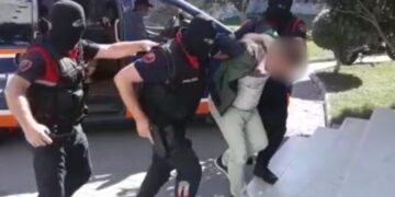 “RENEA e arrestoi, gjykata e ka liruar”! Artan Hoxha plas ‘bombën’: Zbulon çfarë ka ndodhur me biznesmenin e njohur në Vlorë që bëri bujë menyra e ndalimit të tij
