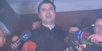 Lulzim Bashës i janë “fikur llampat”, kërkon t’i ndriçoi me qiri ata që nuk janë ngopur me mashtrime: Nuk i njohim zgjedhjet! Kemi “mision” të mbrojmë demokracinë