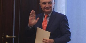 Meta: Deputetët morën para për të më shkarkuar, faqe e zezë ata që më nxorrën në pritë