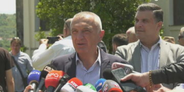 Rrëshket fare Ilir Meta: Zoti t’i falë ata që kërkojnë të më shkarkojnë mua, nuk dinë ç’bëjnë