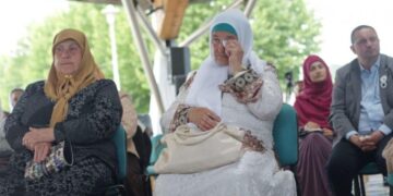 Si reaguan “Nënat e Srebrenicës” në çastin e dënimit të Mlladiçit