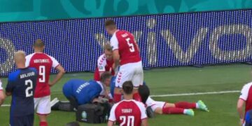 VIDEO: Panik në ndeshjen Danimarkë-Finlandë, Eriksen humb ndjenjat në fushë