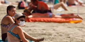 Verë, diell, pushime…pastaj izolim sërish në vjeshtë?