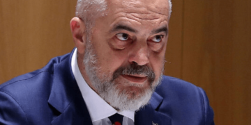 Edi Rama: Keqardhje për mikun e vjetër por Shqipëria s’mund ta mbajë në kurriz Ilir Metën duke u bërë gaz i botës