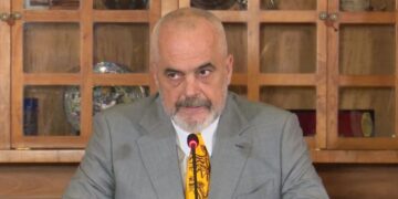 Rama thirrje bizneseve pa leje në bregdet: Largohuni vetë, në të kundërt ju largojmë me pahir