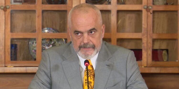 Rama thirrje bizneseve pa leje në bregdet: Largohuni vetë, në të kundërt ju largojmë me pahir