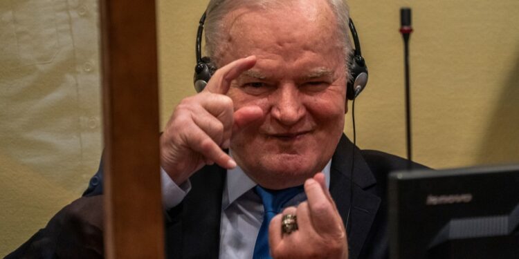 Dëshmitë/ Vetvrasja e Anës, vajzës së tij të adhuruar me armën e tij të parapëlqyer… e ktheu Mlladiç në përbindësh