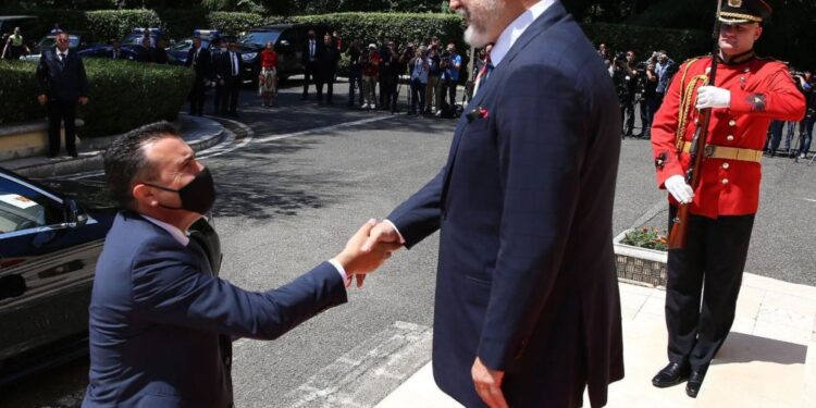 Negociatat për Tiranën e Shkupin: Prapaskenat e një vendimi që është kthyer në reality show