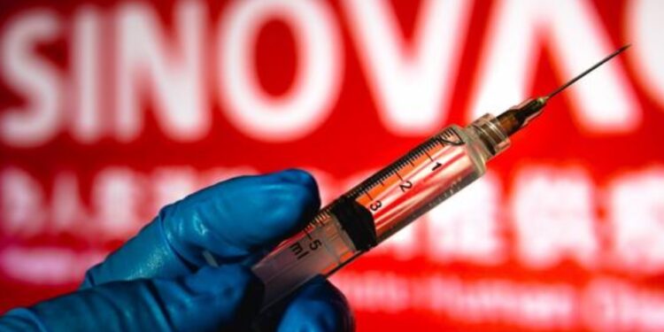 Çfarë duhet të dimë për vaksinat Covid-19: Nga efikasiteti tek dozat dhe variantet